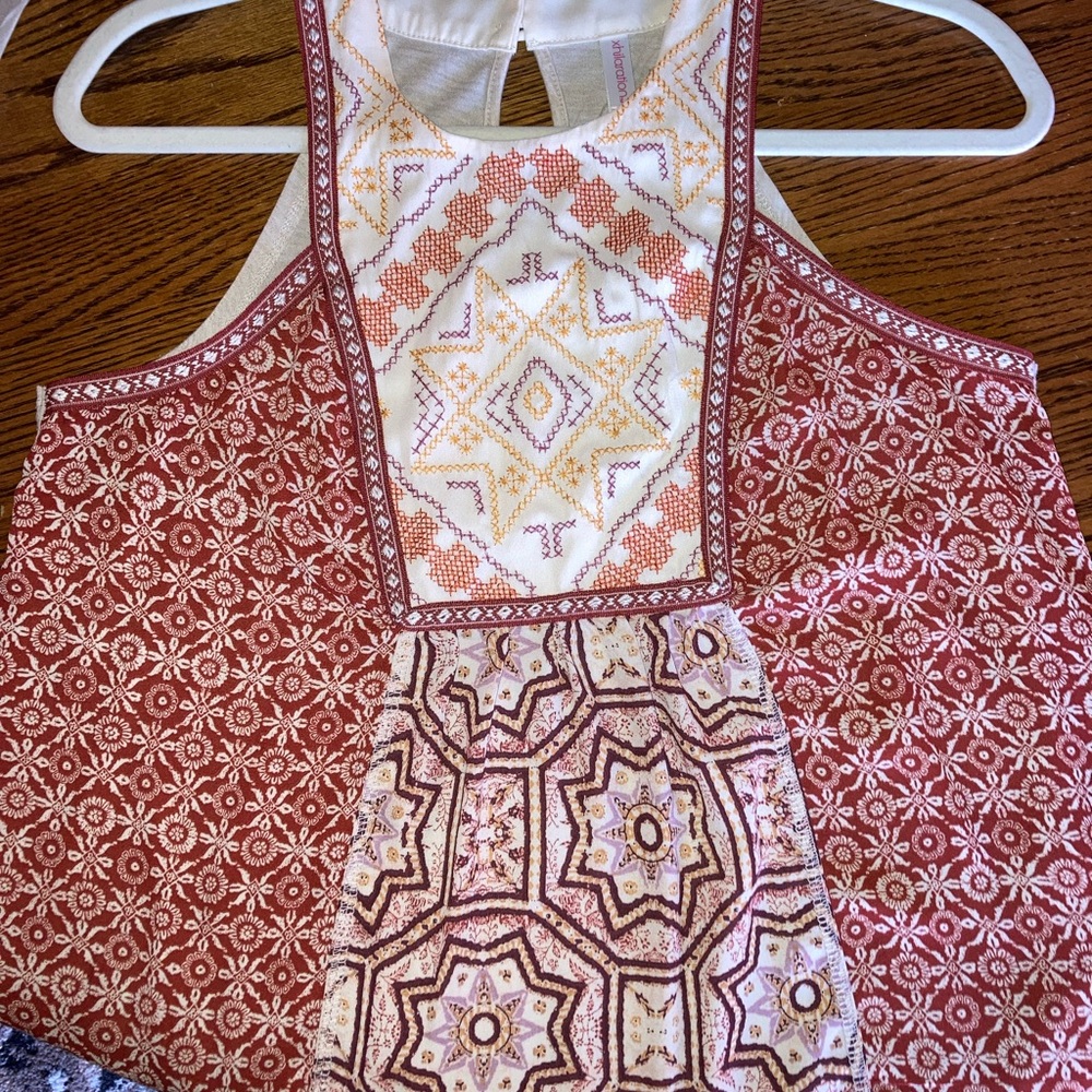 Embroidered flowy Blouse Medium from Xhileration
